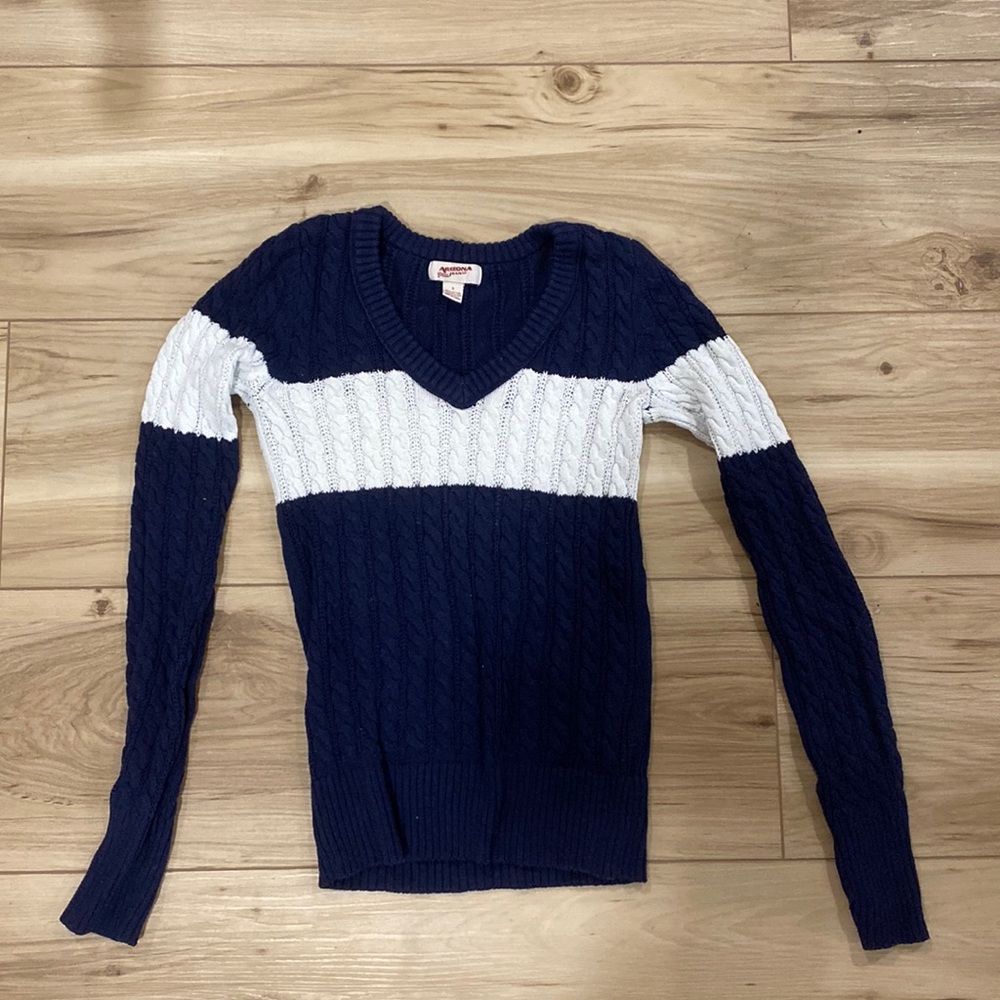 Small Arizona V-Neck Sweater